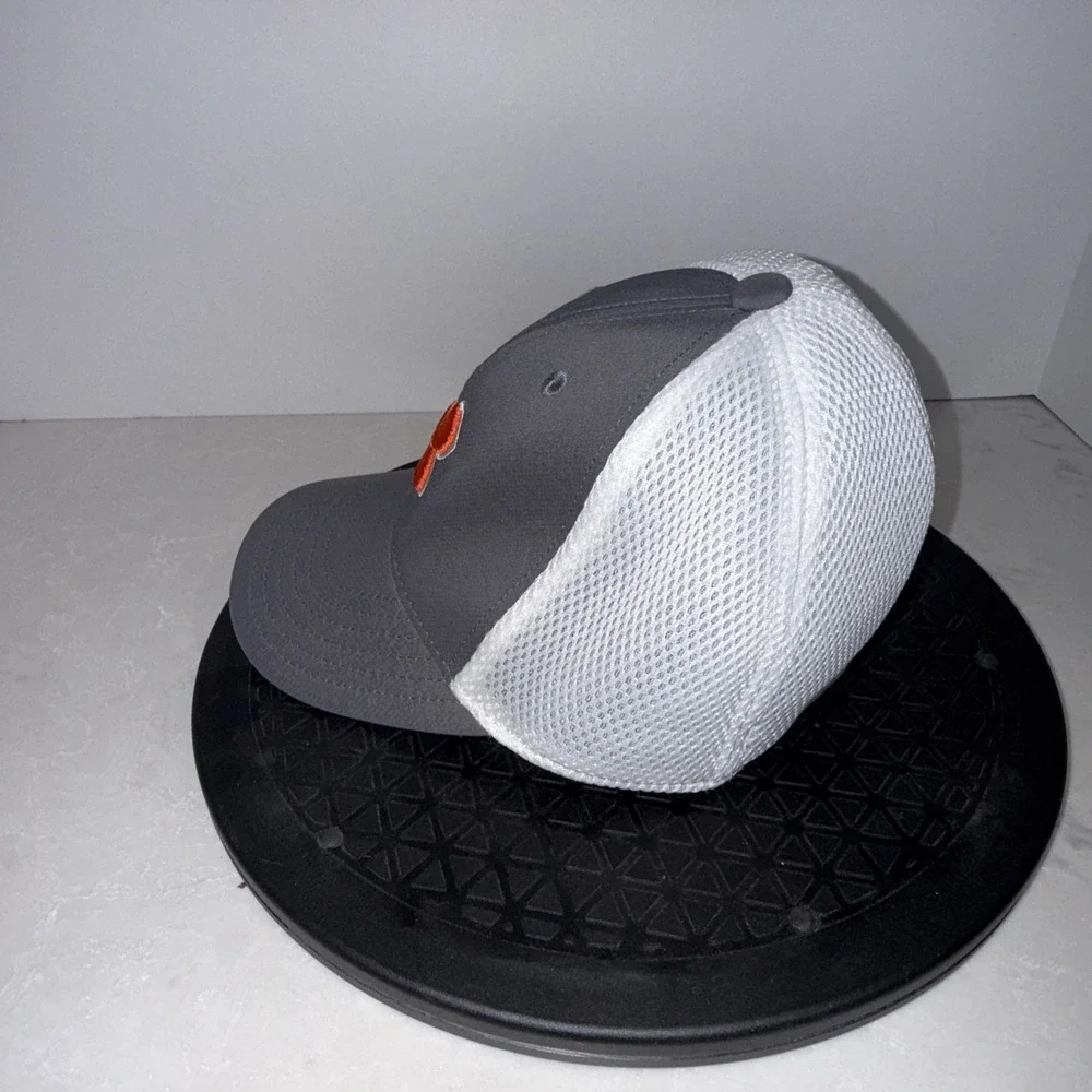 Under Armour Youth Golf/Baseball Hat small  Stretch Fit  vented gray white